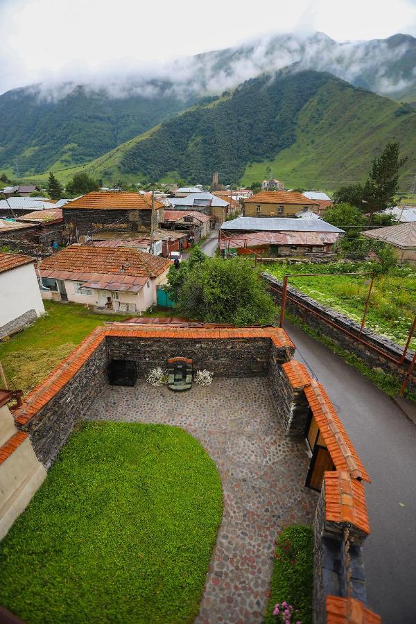 Sno Inn Kazbegi Exterior photo